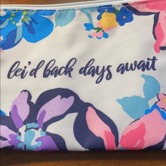 Vera Bradley lighten up wristlet - Picture 4 of 5